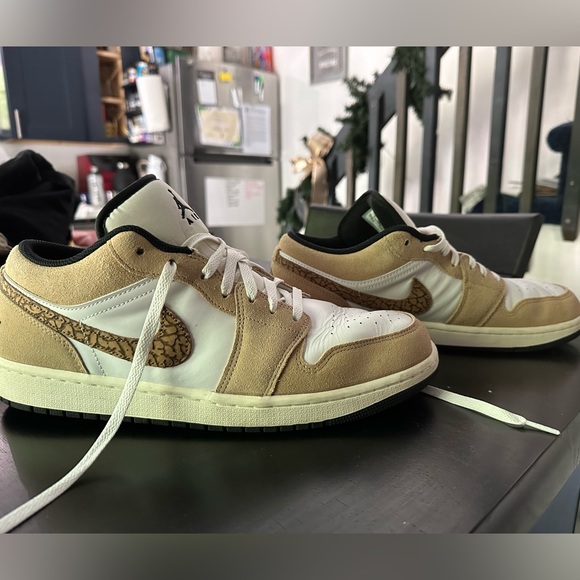 Nike Air Jordan’s (men’s 12) - Picture 2 of 4